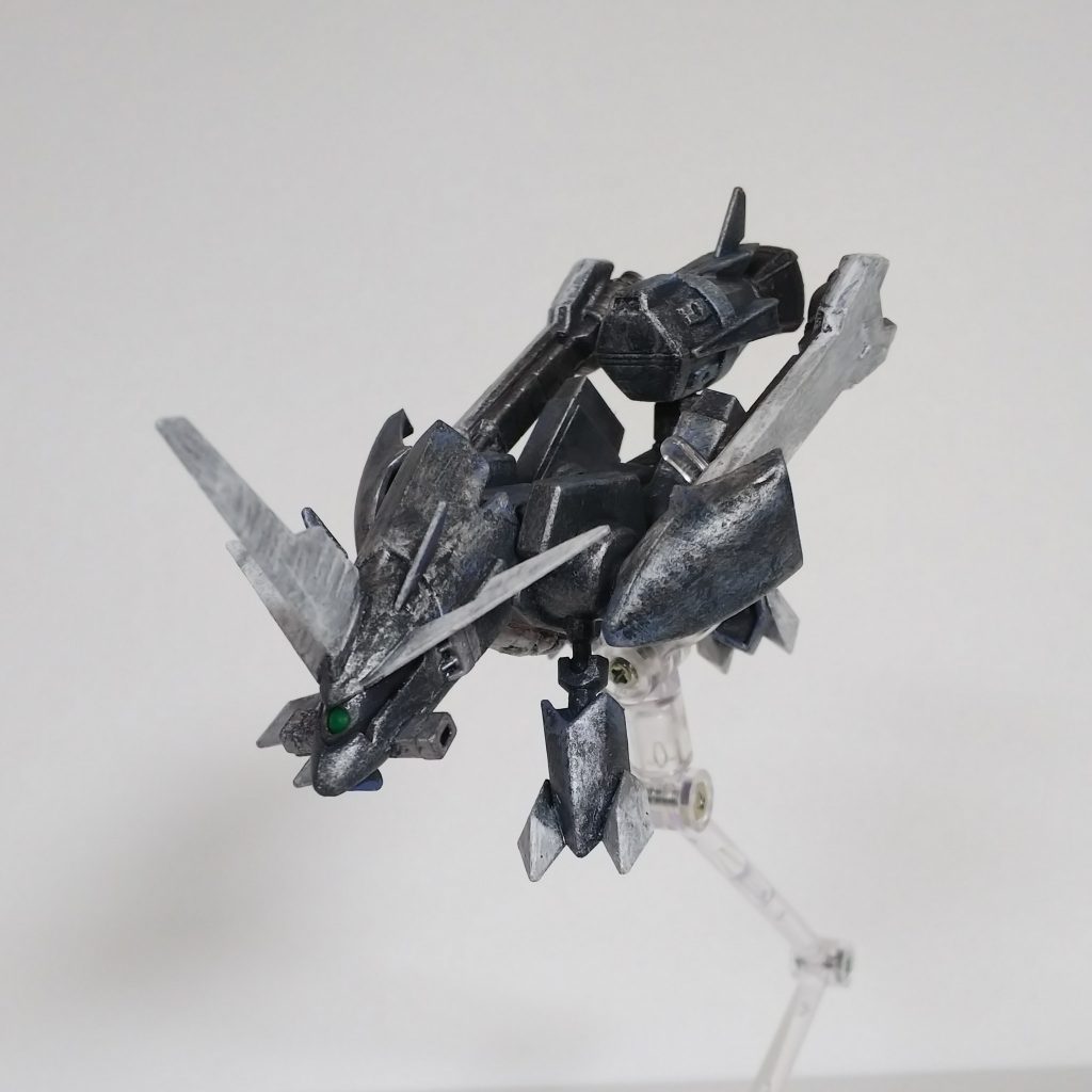 『SD(スカッドドラグーン)』と名付けられた、地上ではミサイルのように推進する装置。
ラゴゥの機巧、装甲を取り付けたところ、『SD(すーぱーでぃふぉるめ)』と呼ばれる姿として完成した。