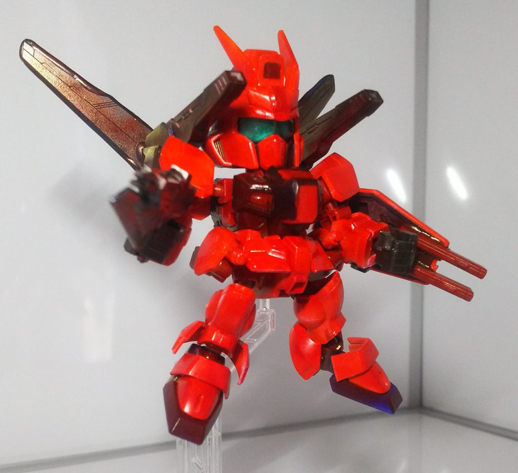 フライト形態や砲戦形態にも変形します。