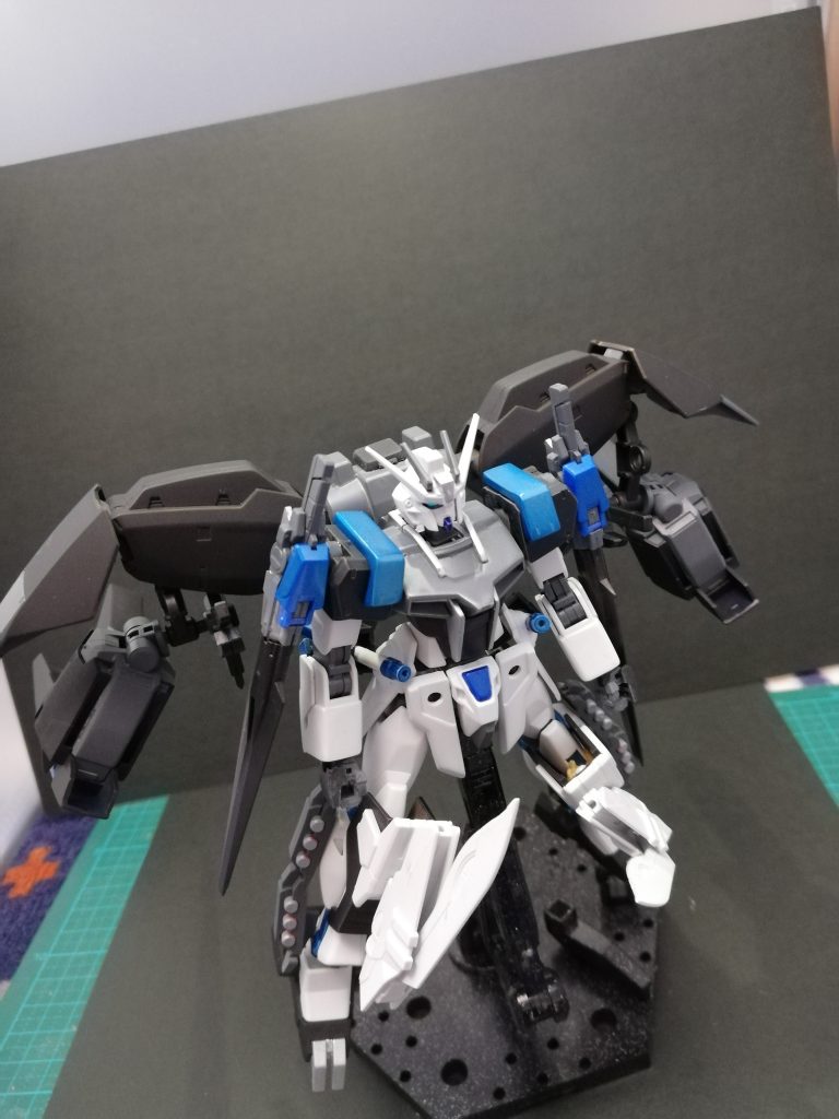 スラッシャー

剣しか装備していない形態
近接戦闘を種とした戦法を取る

ストライカーパックソードをモチーフにしている