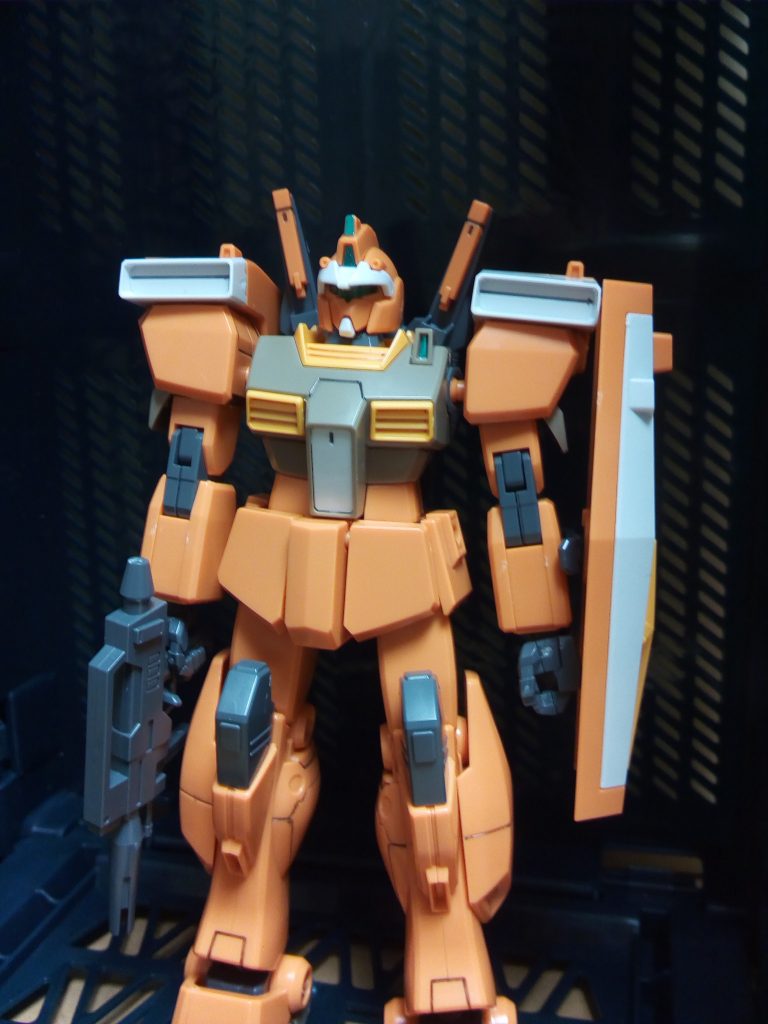 本来だとジムⅢにカスタマイズされた姿なのですがゴチャゴチャしたのは好みで無いのでジムⅢで頭だけ本来のビームマスターを使い製作しました。