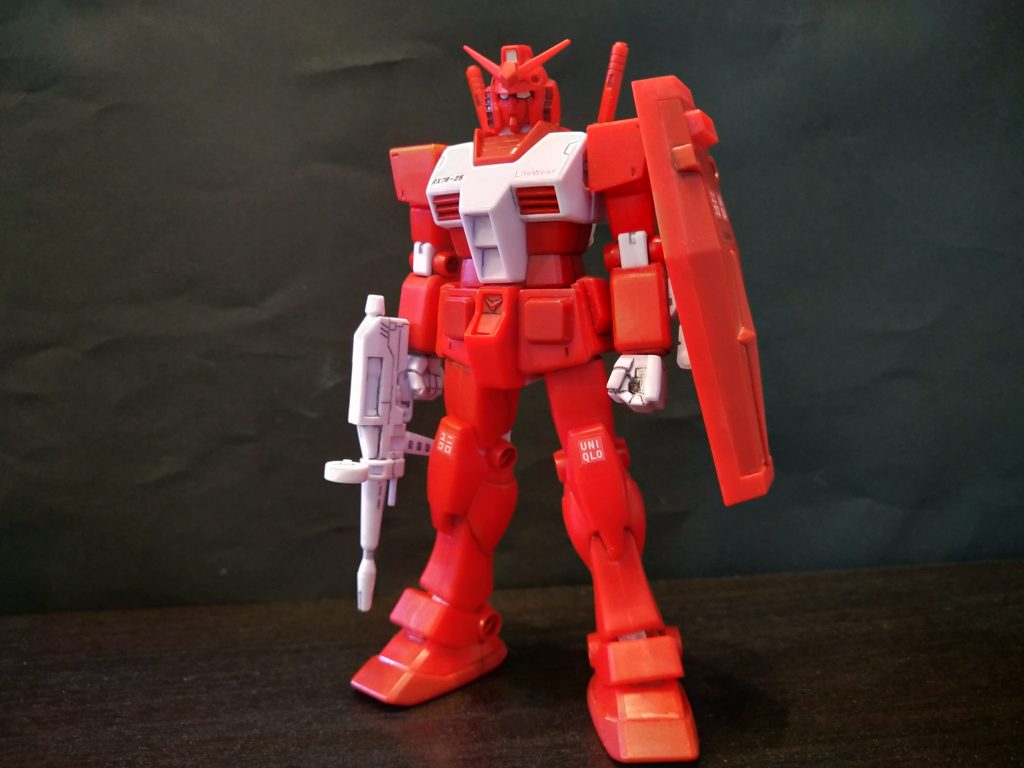 前。写真でみると凄い配色なんだけど、墨入れして仕上げるとカッコいい。みんなもガンダムマーカーで簡単にできる。