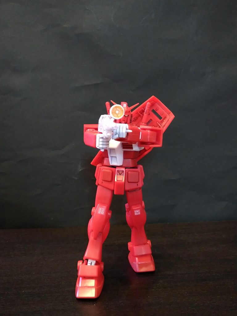 映画のポスターの射撃ポーズ。結構動く。