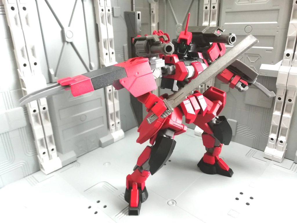 シールドクロウ。死角から敵が超接近してきた場合のセーフティ