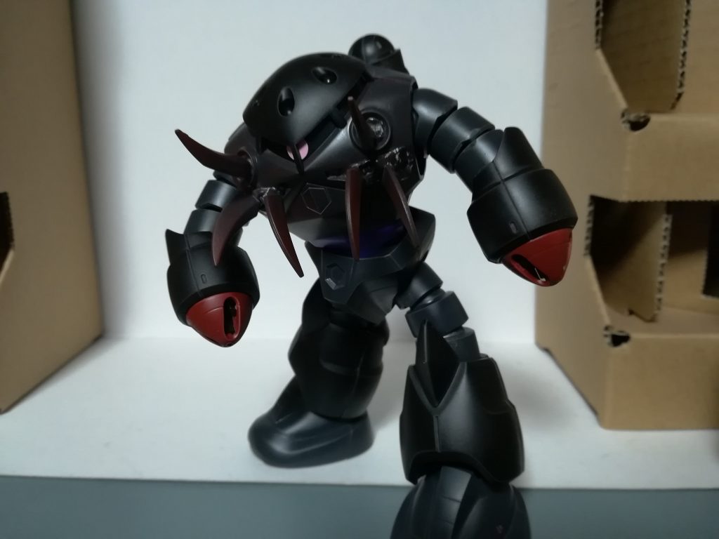 ｸﾙｯ
きゃぁぁぁぁ！？牙はパテで無理やりくっつけてるので頭が支えられずプラプラします…
牙の部分が赤茶色…？ま…まさか…！？