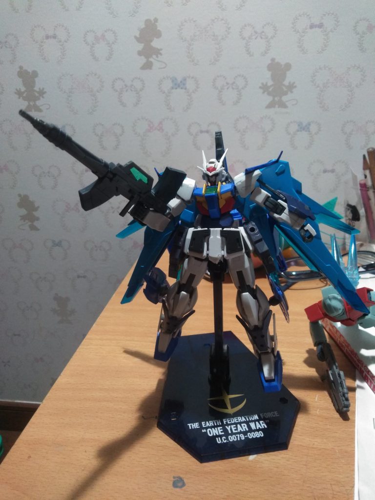 武装はアームブレードと
ビームカービンΧ(カイ)
シンプルにまとめました
腰のアーマーはジムキャノンのを少し改良しました!