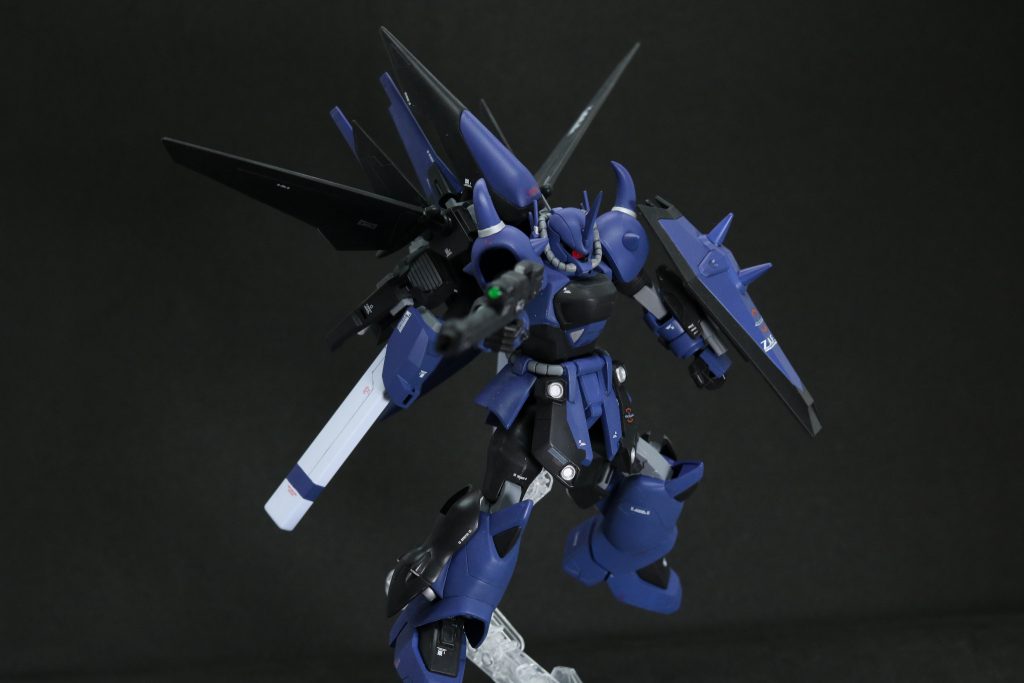 射撃ポーズ
レジェンドのライフルが思っていたより大きかったのでそのまま使用しています。