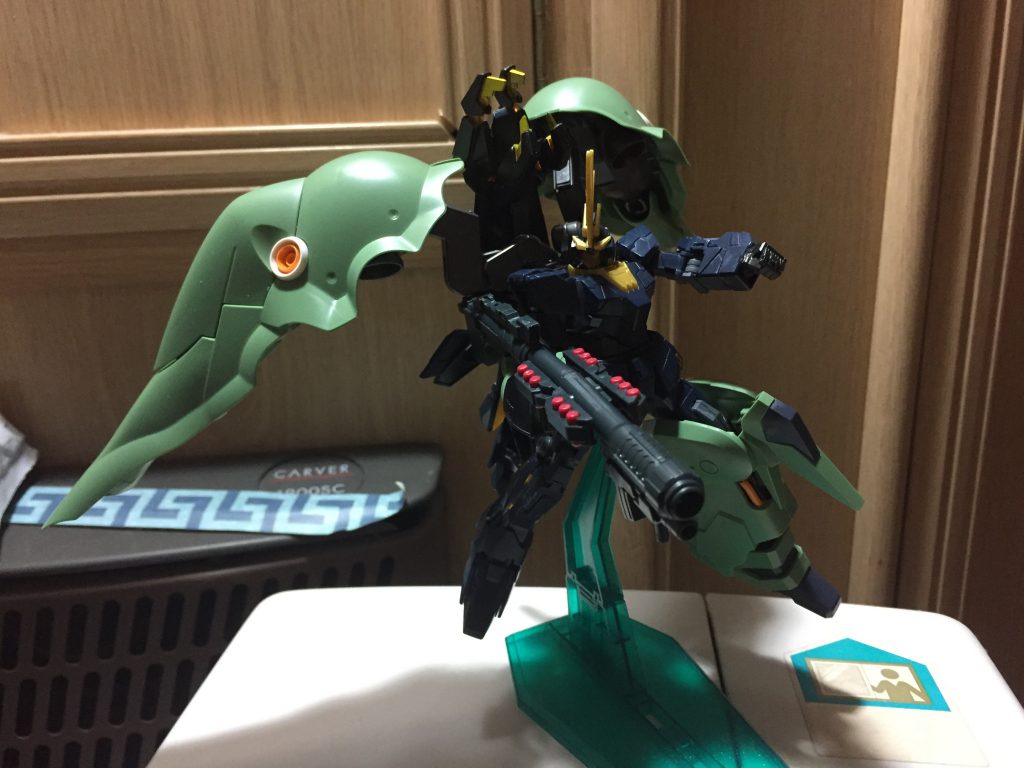 一応差し替えでユニコーンモードにも出来ます。
足の長さが違うから台座無しではお見せできないです(笑)