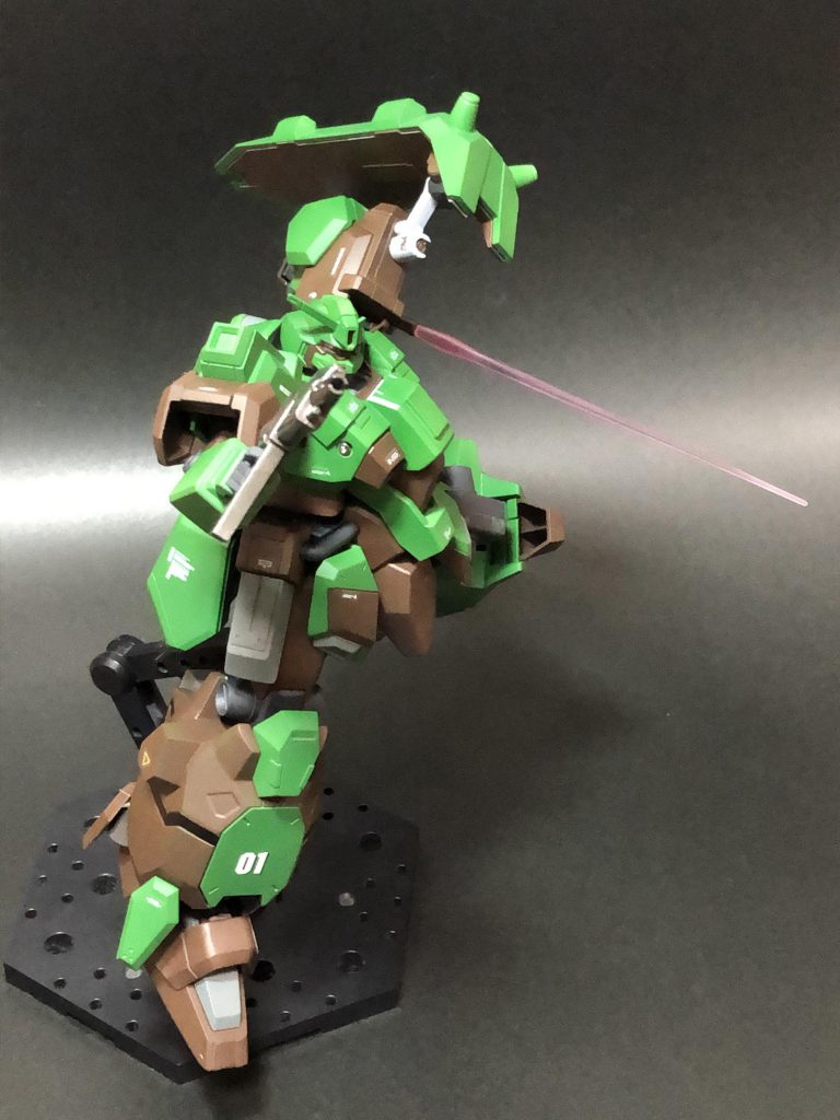 ライフルとサーベルの2丁持ち。