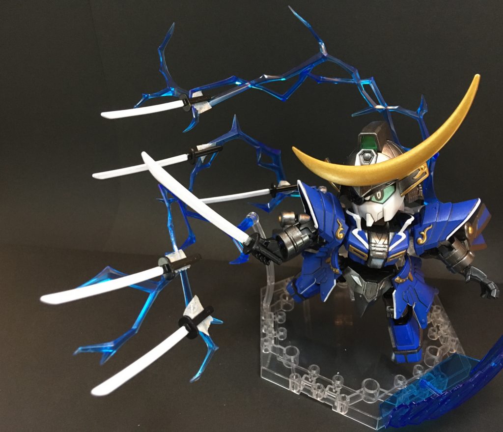 強力な雷により電磁力を操作し刀を自在に操るオールレンジ攻撃。