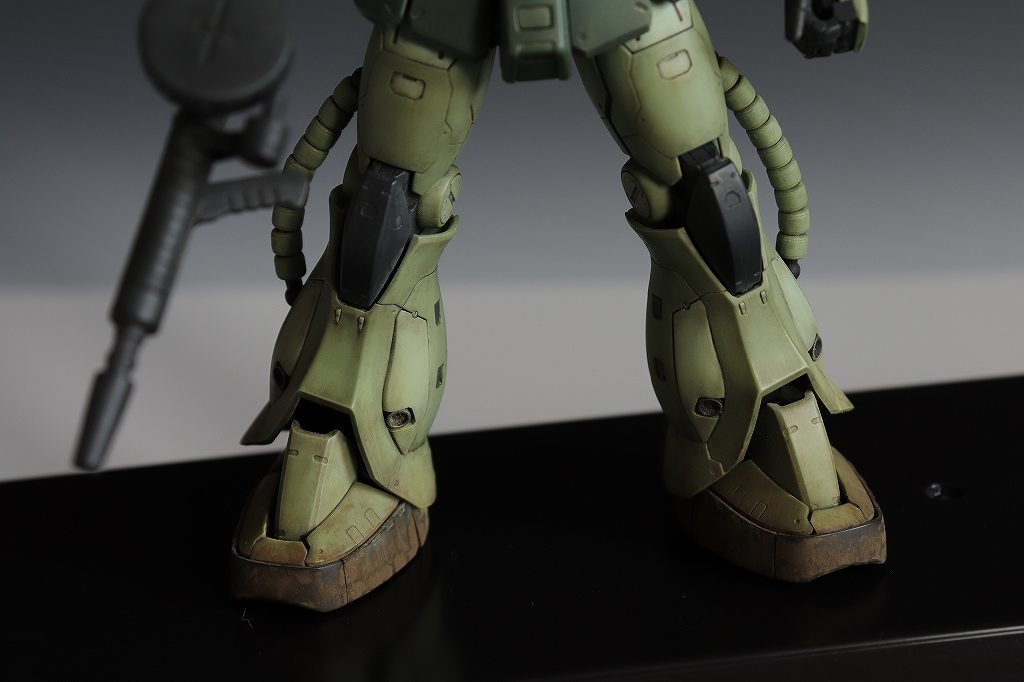 足元はウェザリングペーストを使用。