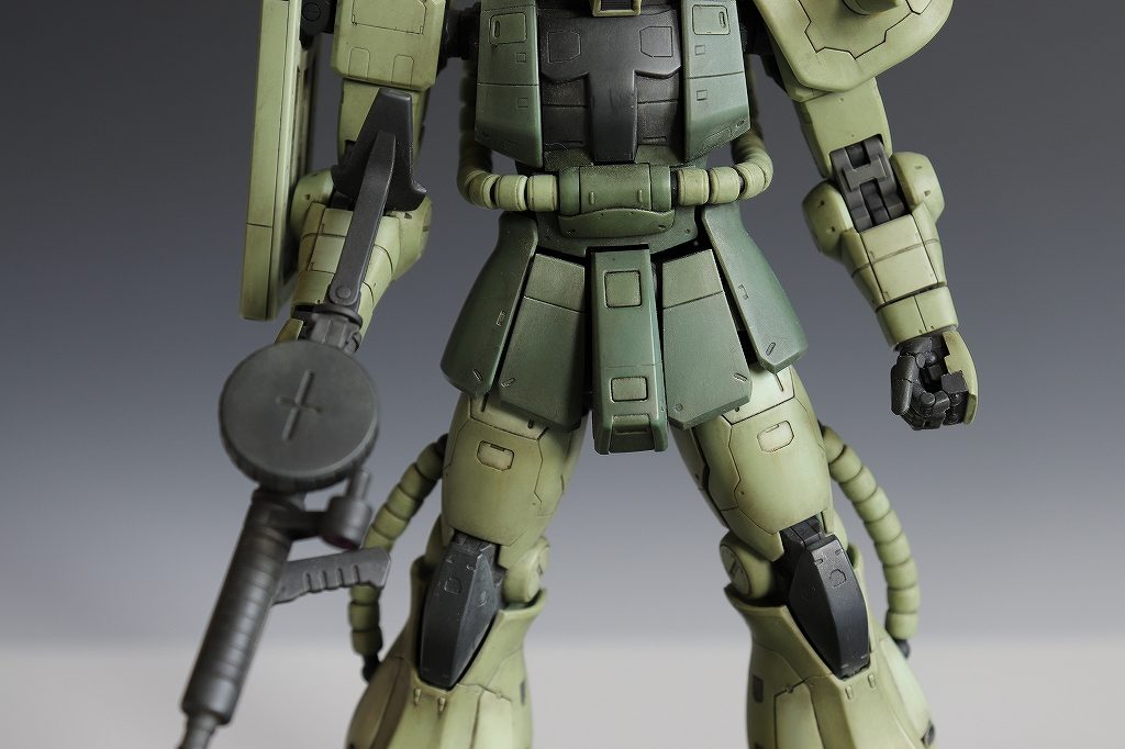 トップコート後にクレオスのウェザリングカラーとウェザリングマスターで汚しています。