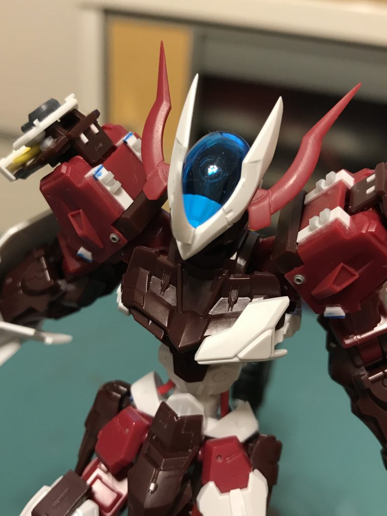 元々複雑なデザインでしたが、特に上半身は手を加えました