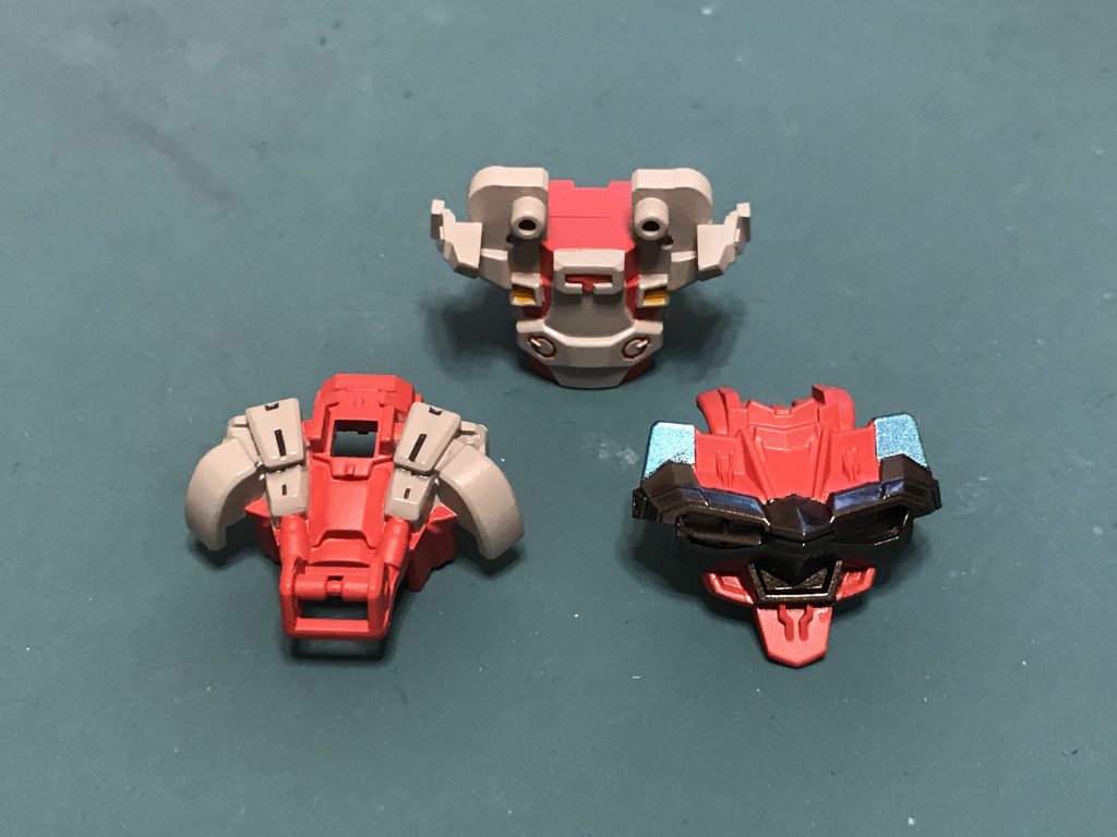 今回一番の難所だった胸パーツの塗り分け。何日もかかりました