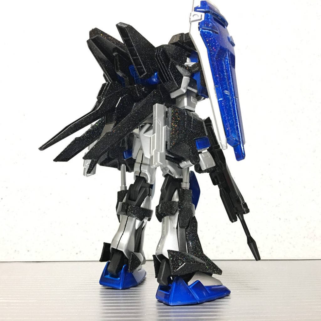 バックショット。スラスターやシールドまでキラキラです。(   。 ̄v ̄。)