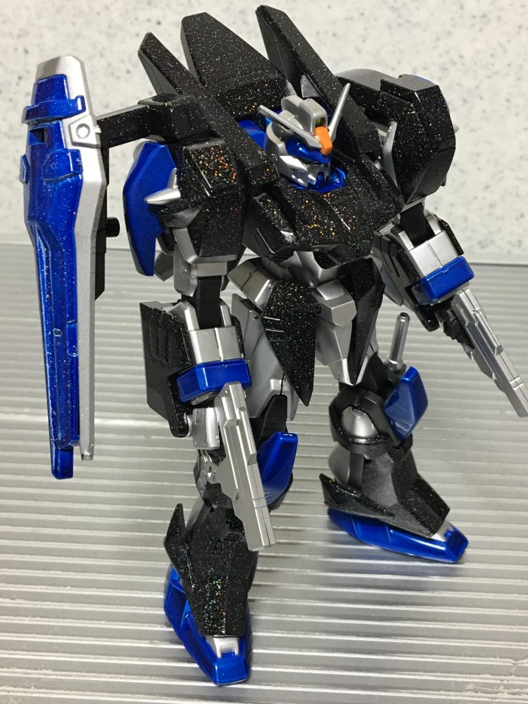 ラメ塗装には、下地にブラックを塗った後、タミヤの「ラメフレーク」(ポリカーボネイト用スプレー塗料)を使っています。