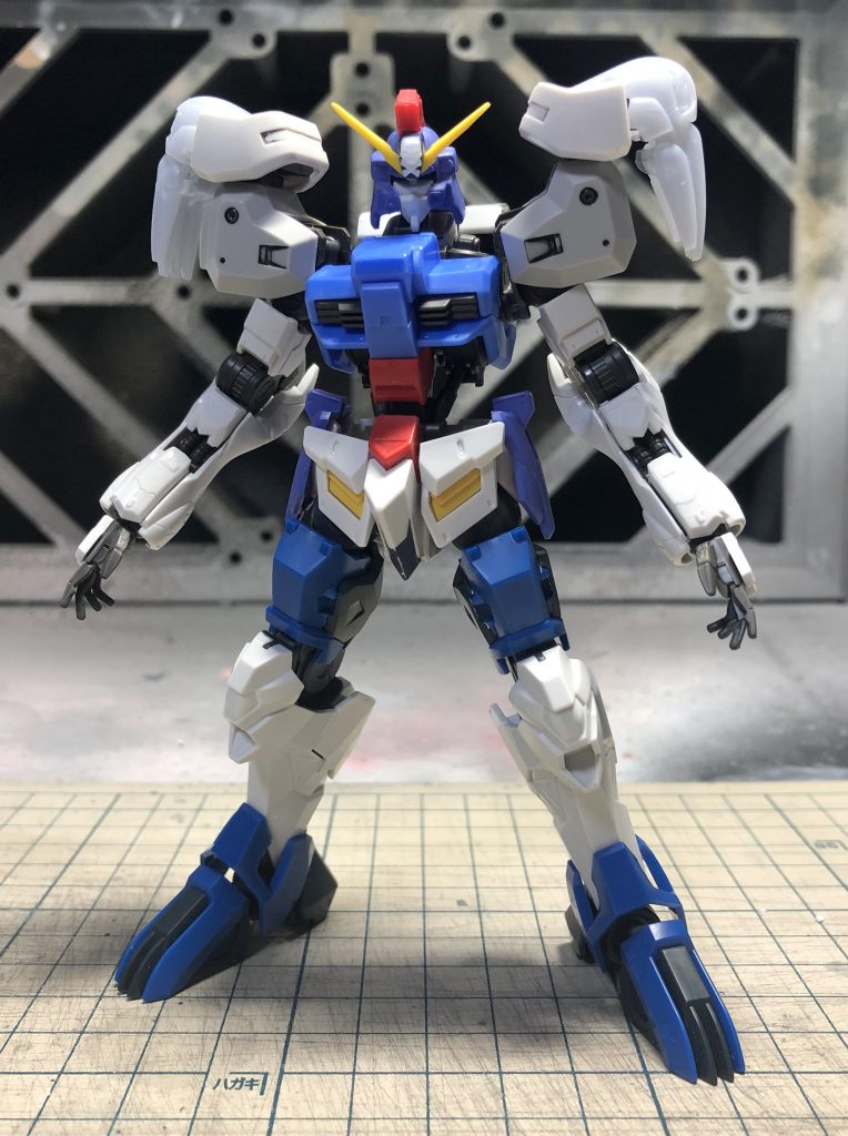 塗装前の状態。
ガンダムダンタリオンをメインに、アスタロト、バルバトス及びルプス、X1フルクロス、サンドロックカスタムのパーツを組み合わせています。
アスタロトの胸パーツがドクロっぽいデザインなのに気付いた時点で「イケる」と確信しました。
ガンダムフレーム特有の、剥き出しの動力パイプも元デザインに近く好都合でした。
塗装のおかげでかなりそれらしく仕上がってくれたので満足です。