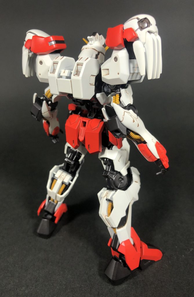 フロント及びバックビュー。
元ネタの完全再現を目指すのではなく、なんとなく似てるパーツを組み合わせてそれっぽく作りました。