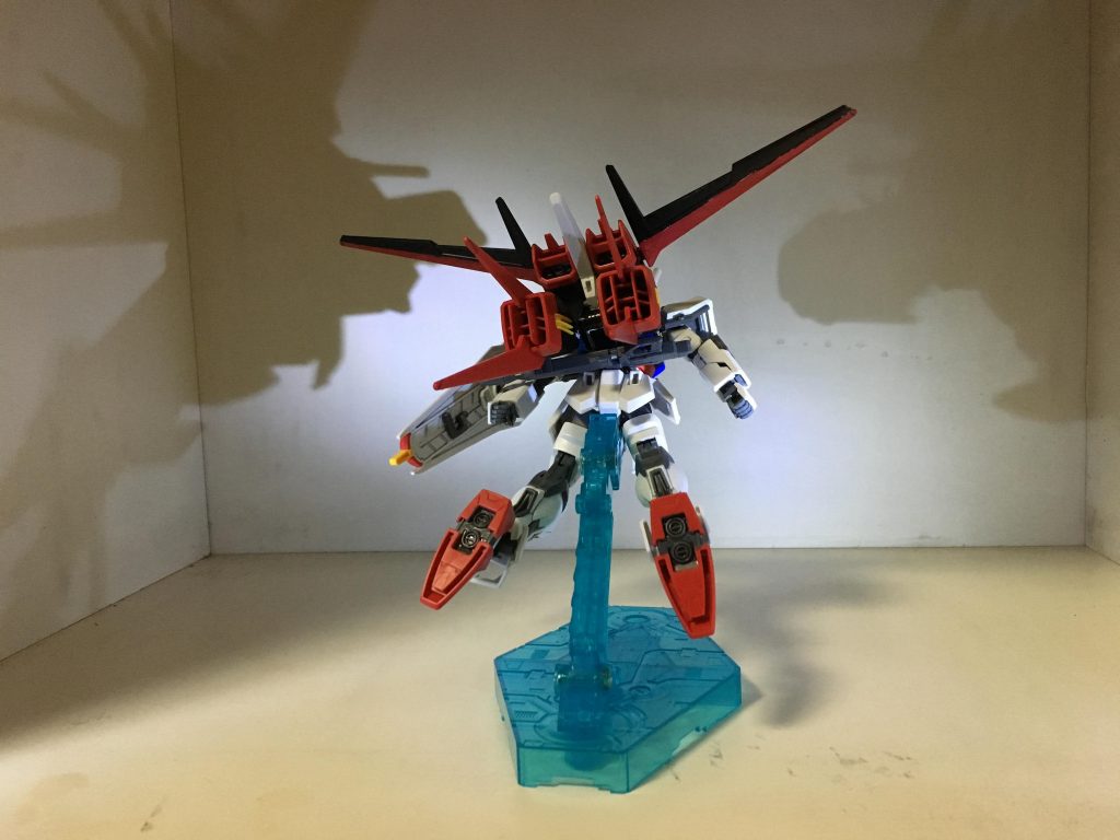 背面側にもビームライフルをマウントできるようにしてます。