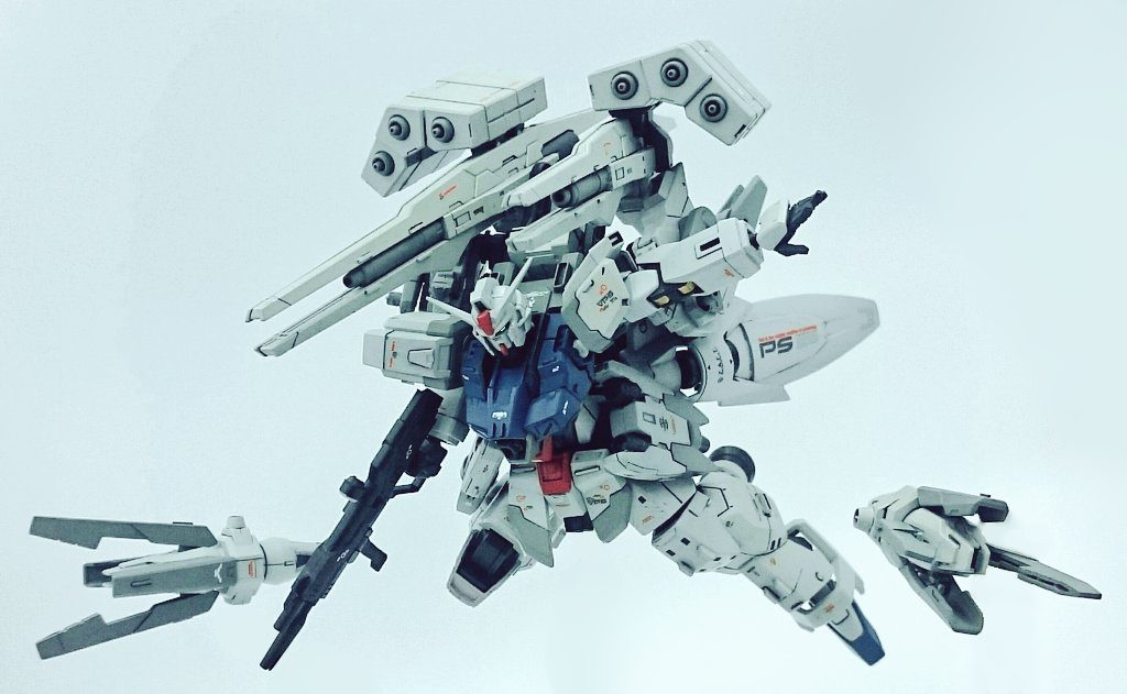 【アクション等】
両脇のアームは接続を切り離してオールレンジ攻撃する事が出来ます。
シグマシスファンネルですがSEED世界に倣うならドラグーンになると思います。
ミサイルであった部分はすべて拡散ビーム砲という形にしています。
