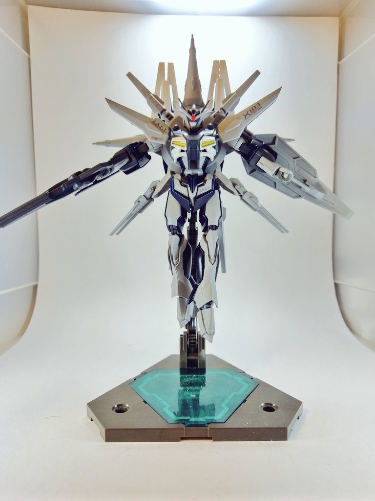 SEED系のOPに流れてくるよくある降臨ポーズ。すごいいい感じに纏まりました。
神々しい……