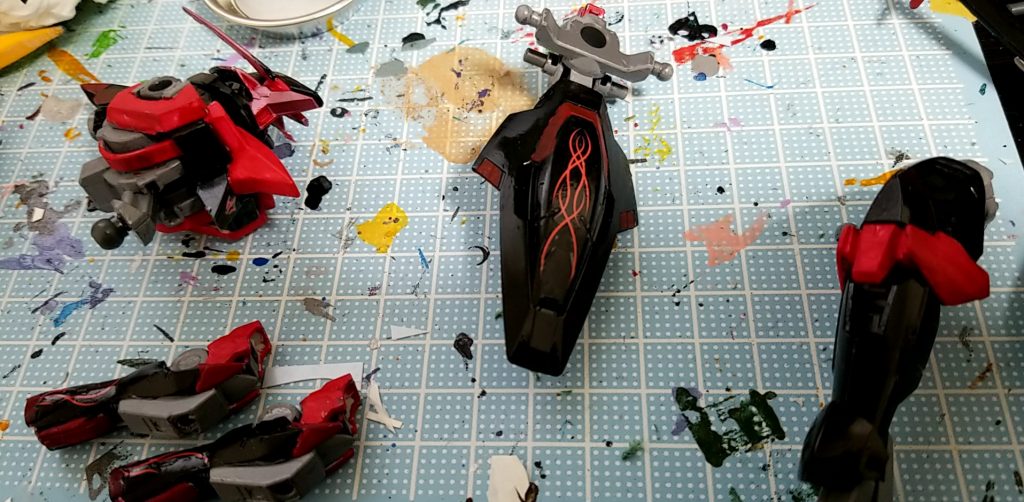 今回初めてデカール貼りに挑戦してみた