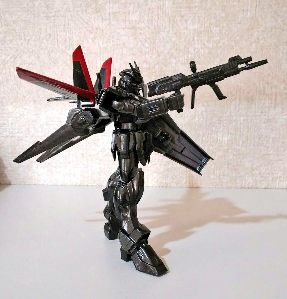 合わせ目消しがしっかり出来てるので、一色塗りにしたときに映える映える♪
重厚感出てていいぞo(^o^)o
そして、この構え自分的にはカッコよす!!