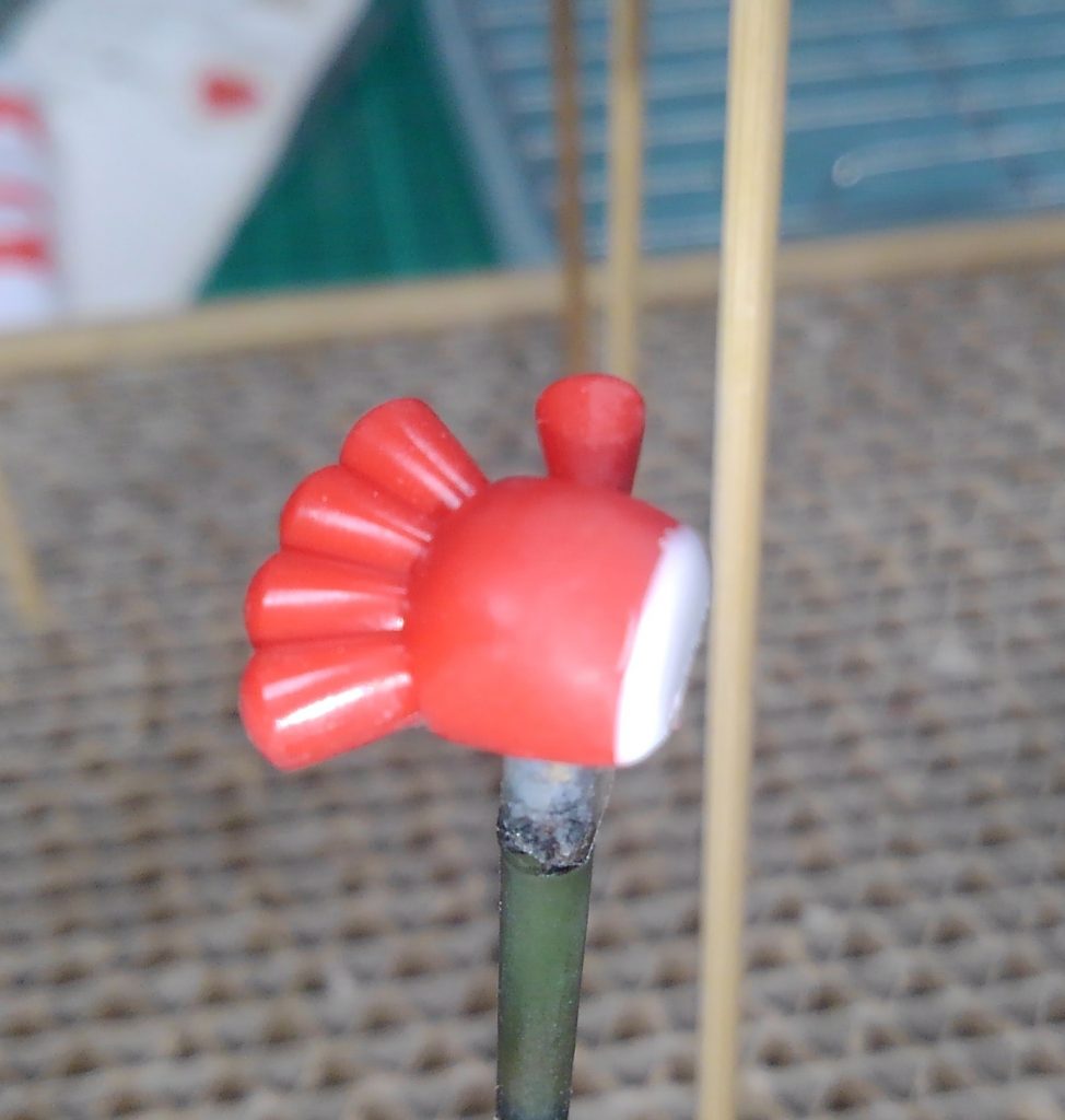 接続部分をプラ板を塞ぎスムージング。