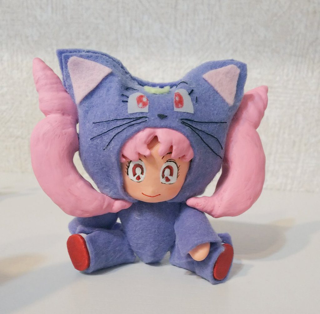 ちびアナッガイ
なかなか苦労しました(笑)
ルナピーが完成する頃に、ダイアナの着ぐるみを思い付き、フェルト等を買い集めて作成。
フリーハンドで切り貼りしたわりには、なかなかになってくれた!
髪の毛をパテ盛りで作ったり。
やはり表情って難しい(>_<)
チークがいい仕事してくれたお陰で、可愛いお顔に仕上がった♪
こうやって見ると、やっぱ可愛いなぁ(*^-^*)←自画自賛(笑)