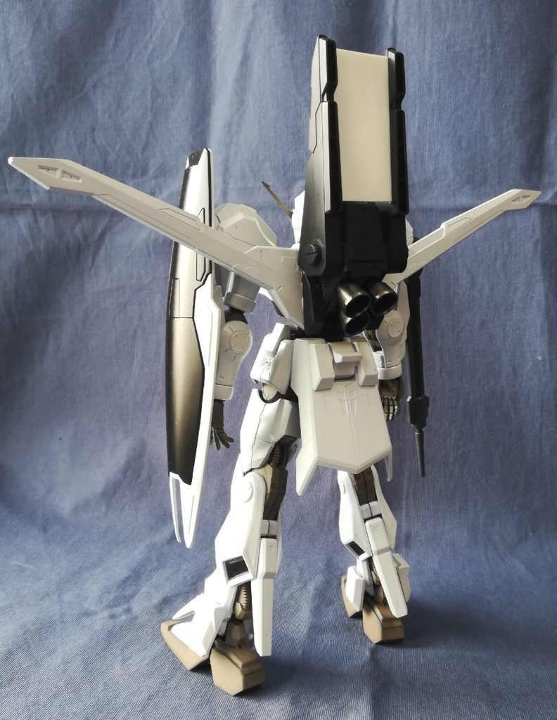 バックパックの形状を大胆にアレンジ。