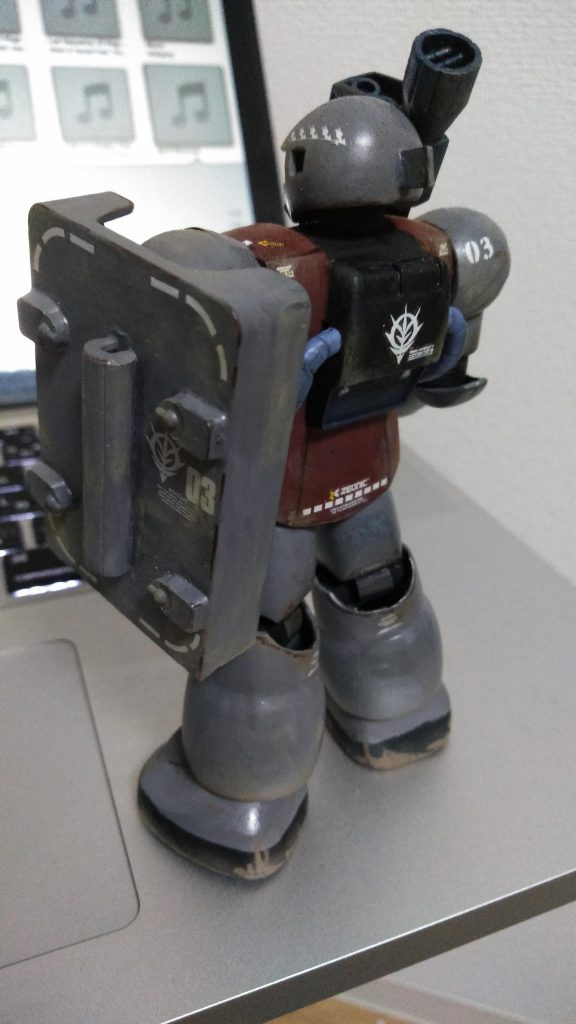 デカールはHGヴァッフのマーキングを参考に、手持ちのを適当に組み合わせて貼りました。