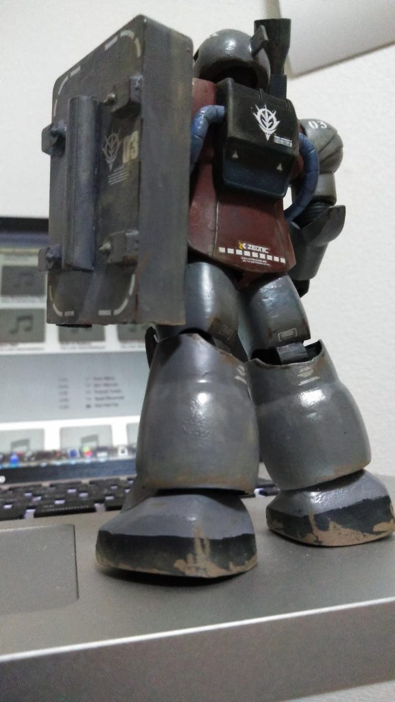 汚しはタミヤのウェザリングスティックとウェザリングマスター、あとはリアルタッチマーカー各色。