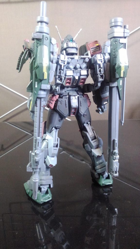 背面です。　実はアレンジのお陰でデカールを貼るスペースが激減してデカールがあまり貼れませんでした(^^;