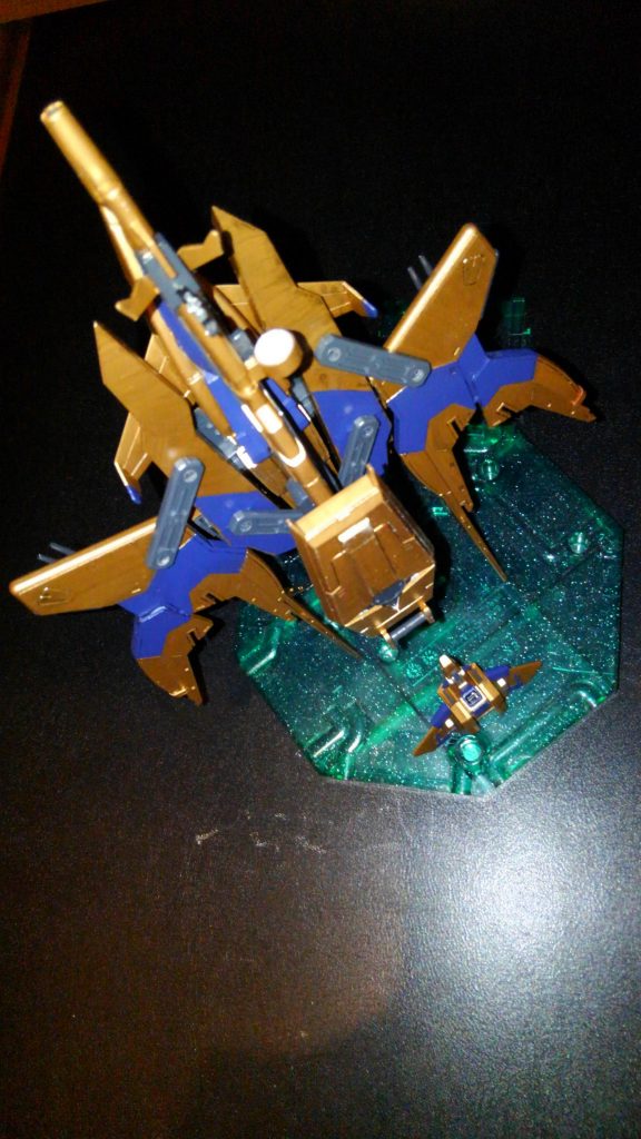 下部にはインパルスのシールドとライフルを懸架しています。
ライフルには方向性が定まらないうちに着けたランディングギアが残ってます(゜∀。)