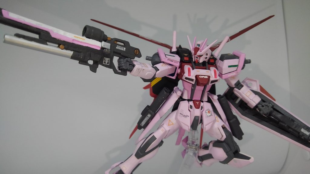 エールストライクルージュワルキューレ
エールストライカー装備した機体。本体の火力が上がった事により総合戦闘力が上がっている。