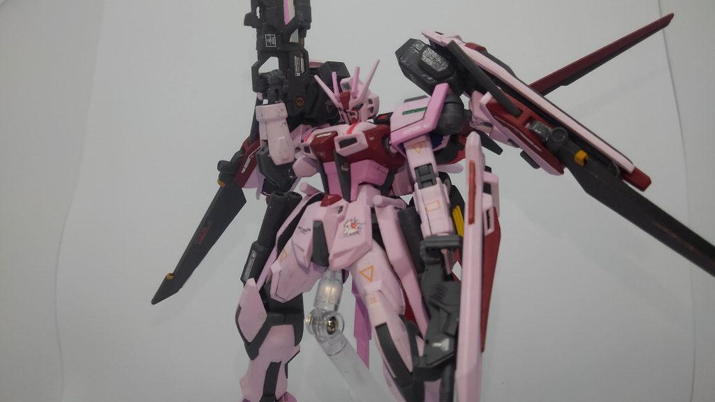 エールストライクルージュワルキューレHi
エールストライカーとシールドブースターを装備した機体。火力、機動力、航行距離全ての性能が上がっている。