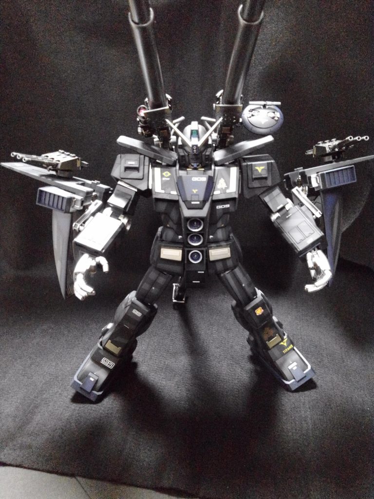 主翼に増設された15㌢三連副砲塔展開