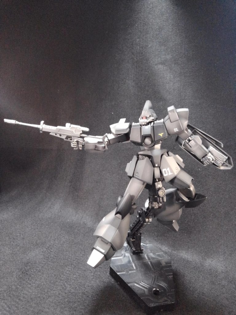 装甲色の前にブラックでシャドウ吹きをしてから塗装しました
グラデが自然になったので良い感じです