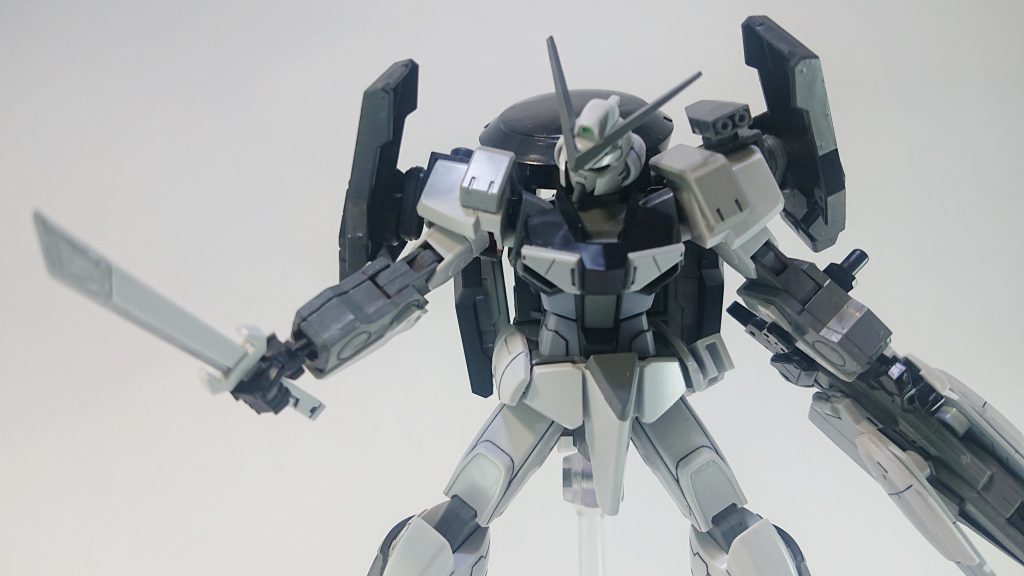 *高周波斬機刀*
9.1メートル対艦刀をベースに改造した実体剣。
高周波振動モーターを内蔵し破壊力を高めてある。
だが当機は格闘戦を推奨していないため保険として装備する。
M1アストレイに付属した対艦刀を短くカットし整えたものです。