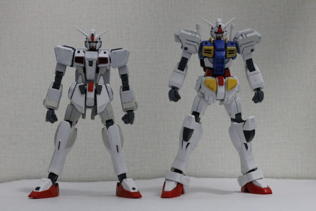 正式版オーガスガンダムと比較。
カラーはガンダムのロールアウトカラーを参考に塗ってます。