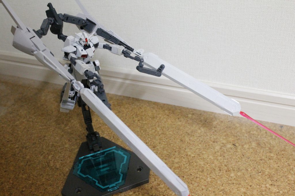 大型ビームライフルとしても使用可能な大型ビームサーベル