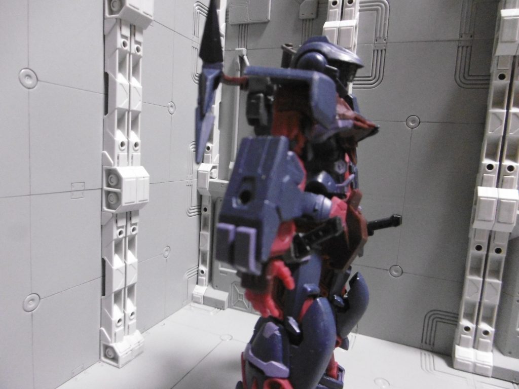 右腕装備は電磁ナックル(Ez-ARMS)
感電による態勢崩しやスタンを狙います