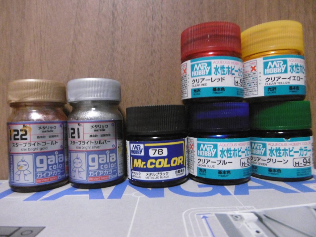 メタリックカラーとクリアーカラーのみ。一部を除き筆全塗装。
水性クリアーは、シルバーかＨ・アイズの上から塗るパターン。
血塗れ斧表現は今回の塗料に含まれません。次回分にあり

メタリックカラーは通常カラーに比べて塗り易いのですが、アストレイに関してはＨＧの割にディテールが細かく、結構塗り難く感じました。何度か重ね塗りしています

こんな異物がＳＥＥＤ世界にいても困惑しそうですけど、ちょっと面白そうなのでネタ枠としてＳＥＥＤコンの隙間に捻じ込んでみようと思います。もし「一部使用も可」じゃなかったら参加不可な、レギュレーションに助けられた機体（直前まで本機での参加を迷ってたのは秘密）

さて、護衛対象の『銭極』とは 一体何者なのか？
支配する側は どんな暴君なのか？？
その正体は・・・次回を待て！！（ＳＤ予告風に）