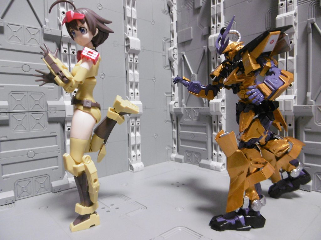 今回のゲストレイは、悪行設定の数々を考えるのが楽し過ぎて、撮影枚数が最終的に300枚を超えるという異例の事態になりました。ネタの詰め込み過ぎで「ガンスタさんでの投稿上限数を忘れる」という失態。普段は多くても150枚前後なのですが、倍になっちゃいました☆
我々のよく知る悪代官もまた、忍者と同じく脚色だろうと思います。それでも敢えて全力で取り組ませていただきました。読み返してみると結構ムチャクチャな事を書いてますね。だが後悔はしていない
厳選するのが大変で「曲者狩り」「地上げ(物理)」「はぁれむ」「悪の栄え」「究極奥義【命乞い】」等々、省略エピソードも多数あります。
幼少期の自分もログインしていたので、かなり悪ノリしながら作っていたと思いますね。本来こんなハズではなかったんですよ、戦国アストレイを金ピカに染めて妄想して終わるだけだったんです!
更にゲスく仕上げても良かったのですが、途中で頭が痛くなったのと、撮影中のパーツ破損で我に返りました。悪の器ではなかったようで安心。
とはいえ悪ノリし過ぎたのも事実で、平成の次元に封じ込める(平成の間に完成させる)事に。新たな時代の幕開けに連れて行ってはいけない気も…
*さぁて、皆さんお待ちかね!*