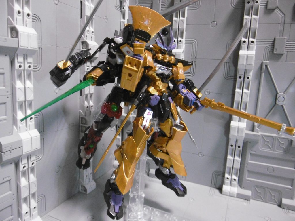 ビーム兵器はガントレットセイバーのみ。
それ以外は実体剣・実弾で構成され、フェイズシフト装甲には敵わず。
飛行は移動が出来ないだけで滞空は可。
左膳の左手も武器持ちは出来ます。
が、ゲストレイが銃を使う場合は事情が異なります