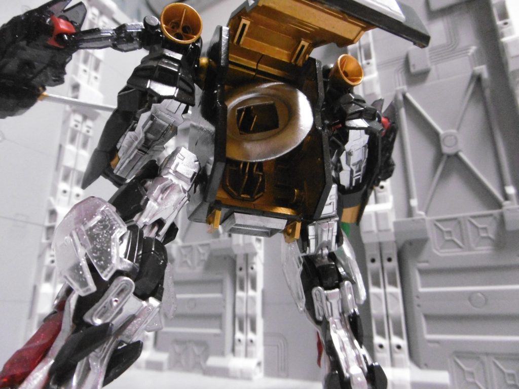 格納機能あり。銭で動くらしい。
銭と呪印は互いにリンクしており、どちらかが失われると主君に対して謀反を起こす可能性あり

本体下部には排熱ダクト（Ｕ－バーニアフラット接着）