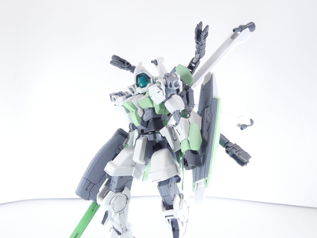 X字スラスター:クロスボーンガンダムのスラスターを、よりガンプラバトル向きに改良したもの。ネイキッドに背負わせる。無改造無ジョイントで可能です。ビルドブースターから封入されてきた「ビルドジョイント」は本キットが最後の収録。挟み込みについては「トライ」期以降姿を消します。二軸延長パーツが長短2個付属するというのも珍しい。