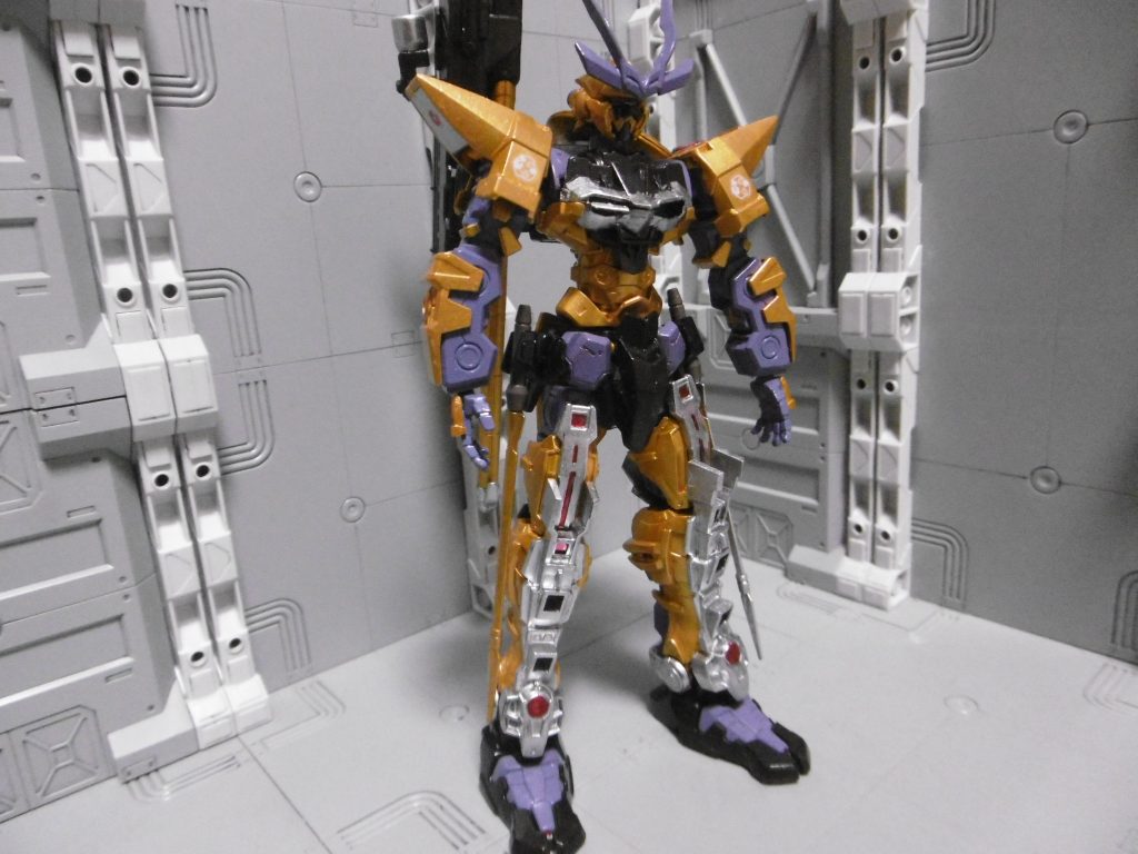 いわゆる軽装状態を本機の仕様にしています。
脚部がノーネイムx2なのも変わらず