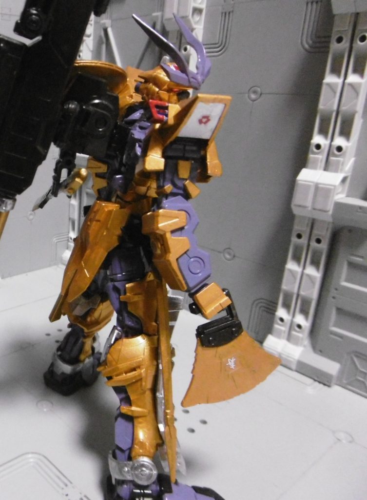 扇子は最初ビームを「弾き飛ばす」設定だったのですが、間違って「跳ね返す」誤字のまま気付かず世に送り出してしまいました。そのため、ヤタノカガミ搭載の設定は後付けです。
強力ではあるも、その表面に「当たれば」の話であり、狙って当てる技術が必要。なので強すぎるというほどでもなく、この設定のまま行く事に