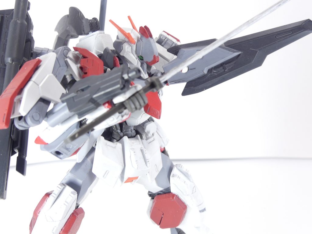 阿頼耶識システムType-E:ガンダムキマリスヴィダールが装備していた禁忌の力。外部(アイン・ダルトン)の助けを得て発動させる疑似阿頼耶識システム。ダイバーの反応速度、機体への追従性を大幅に向上させるそれは、ガンダム・フレームに人体に迫る機動性をもたらす。GBN内では通常阿頼耶識も含めたこれらの発動についてはガンプラの完成度に左右されるが、アルザスはあえてType-Eを使用した。ウェポンズテイスティング:必殺技。「武装」に限り(徒手空拳はカウントされない)、その全ての威力を10秒間2.5倍化する。GNネイキッド・フルボディ以降で使用可能。第5改などでも紹介済み。