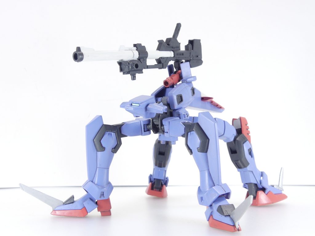 ガンダムRe:スペクター：とあるダイバーがイージスガンダムなどからビルドした「ネオ・ブレイクデカール」採用ガンプラ。単独形態では４脚の移動砲台に見える。その正体は、他のガンプラを取り込み寄生、他のガンプラの「出来」をそのまま奪い取って使う卑劣な「バックパック」である。なお名の由来は「リジェネレイトガンダム：スペクター」。イージス→リジェネレイトと繋がる機体の系譜にもちなむ。バックパックが本体です。前から。ほとんどの部分は放映当時に買ったイージスガンダム。後ろ足はヴェルデバスター。頭部となるのは腰アーマーです。他、RGストライクなどのパーツも一部使用。SEED系以外のパーツはビームバズーカ接合部のグレイズフレーム、RGMk-IIのバズーカ、バインダーガンの持ち手など。